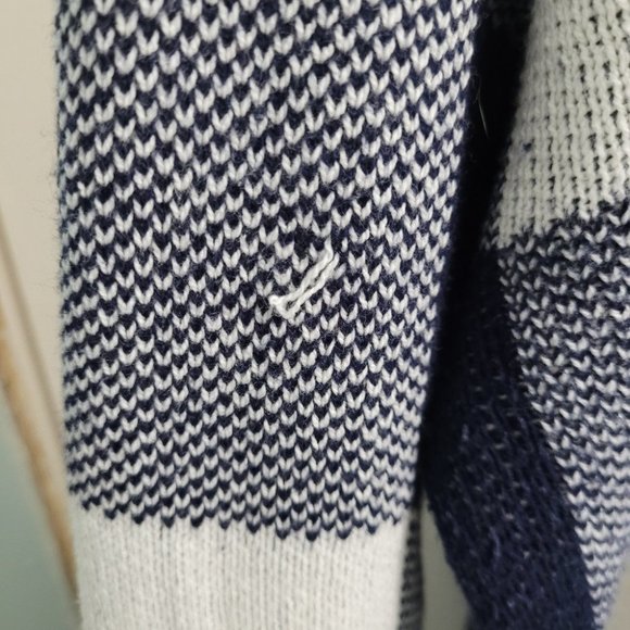 1X Old Navy Blue & White Checkered Sweater - Picture 4 of 10